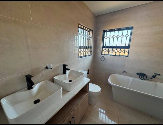 4 BEDROOM HOUSE FOR SALE IN AERORAND